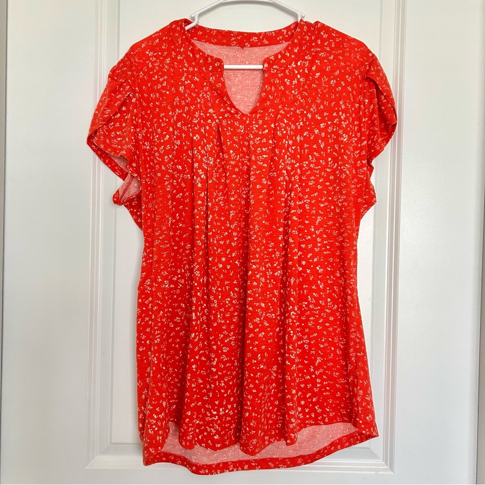 {SOLD} Amazon (2XL) NWOT Red Floral Print Pleated Blouse w/ Cap Sleeves